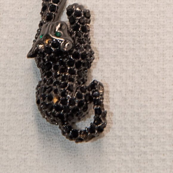 Vintage Monet "Black Panther" Brooch with black crystals - Picture 2 of 3